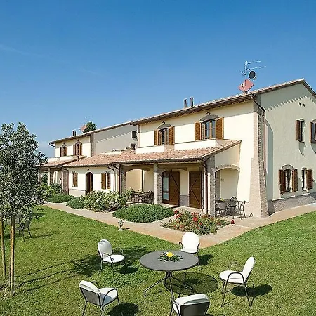 Appartement In Cerreto Sleeps 5 With Pool And Air Con *