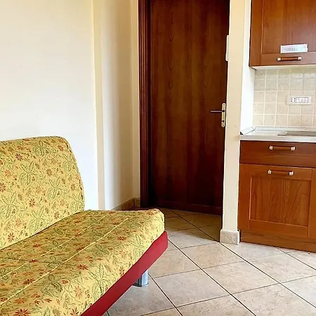 In Cerreto Sleeps 5 With Pool And Air Con